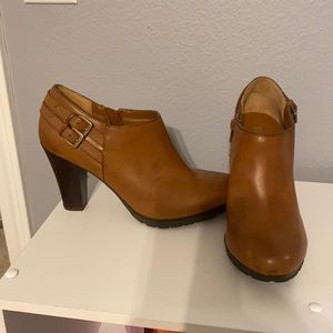 Tan/Camel ankle booties
